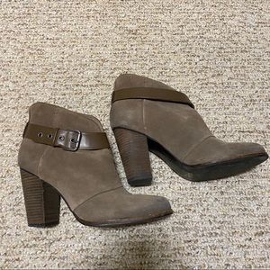 ⚡️HP⚡️BCBG // Suede Booties